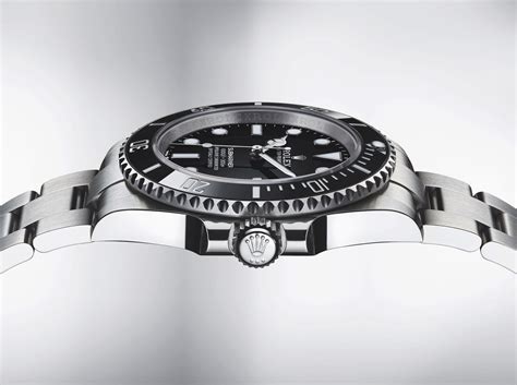 rolex submariner magnified|rolex submariner side view.